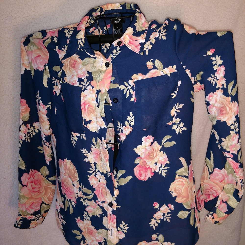 Rue 21 button up floral blouse